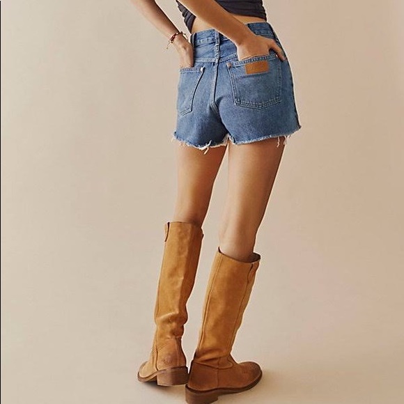 Wrangler High Rise Pisces Shorts
#WBCOSPS - Picture 8 of 9